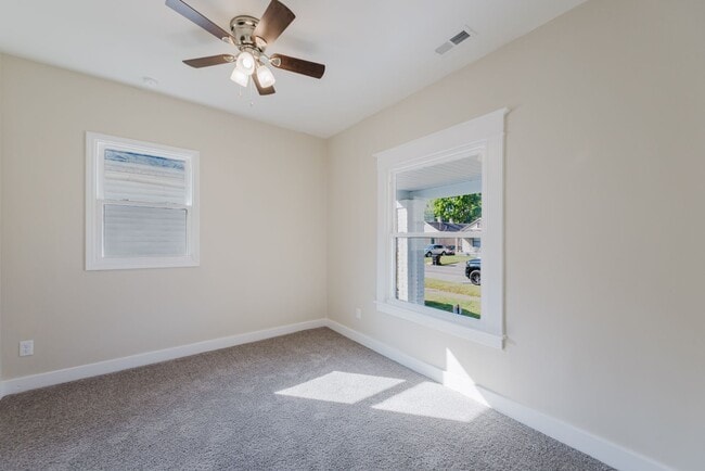 Building Photo - Beautiful Renovated 3 Bedroom and 2 Bathro...