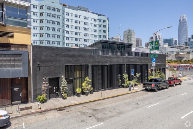 Building Photo - 826 Folsom St