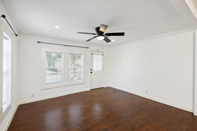 Building Photo - 3 Bedroom Single Family Home in San Antonio