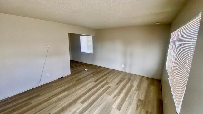 Building Photo - Enjoy this single family home with 3 bedrooms and 1 bathroom near downtown Bakersfield - COMING S...