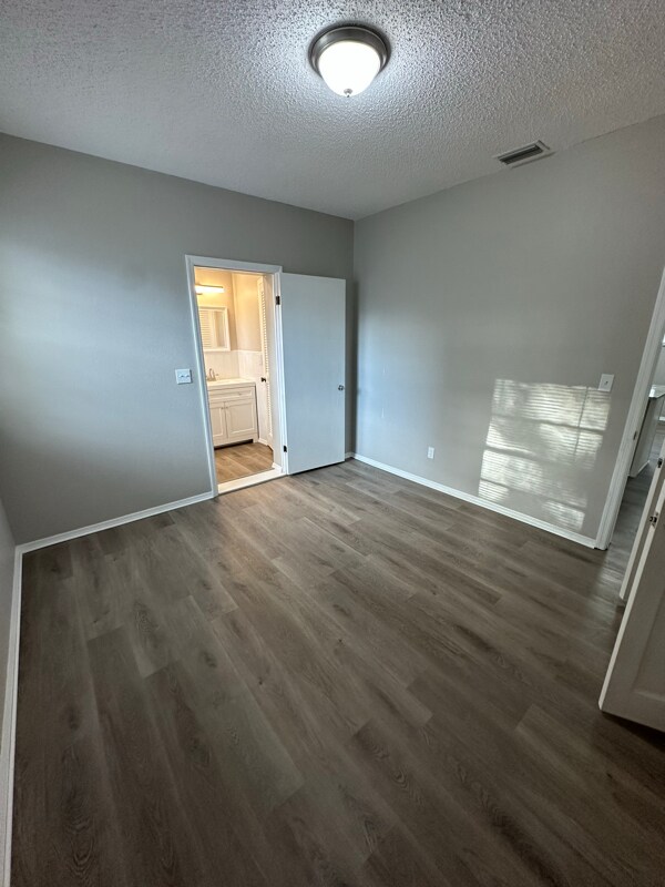 Foto del edificio - 2208 W Woodlawn Ave