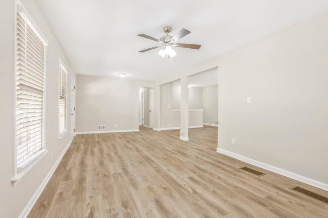Building Photo - 5668 Beechwood Dr Sw