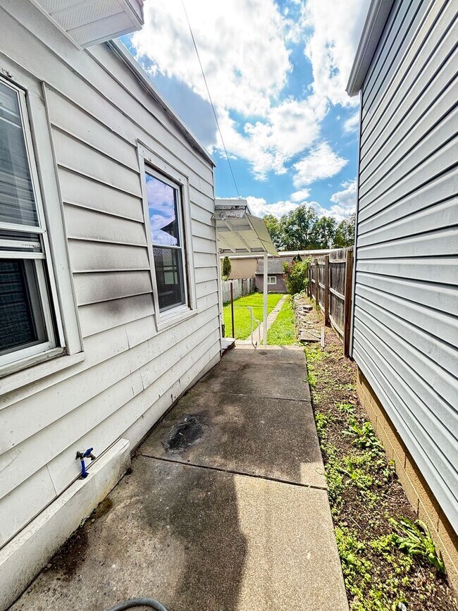 Foto del edificio - 2 BR Home Available in Catasauqua, PA