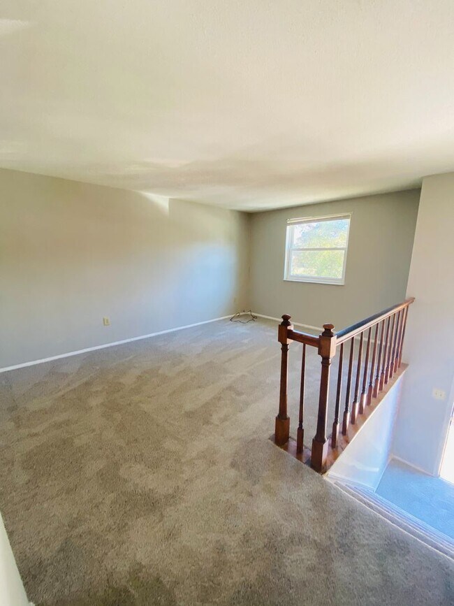 Building Photo - 2415 Camellia Dr