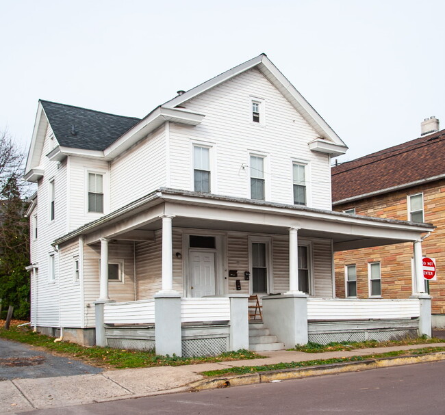 Foto del edificio - 27 E 3rd St