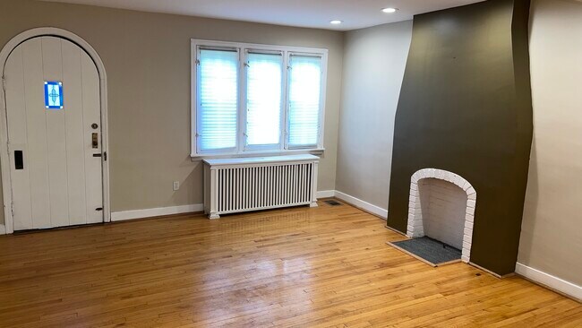 Building Photo - 561 S Negley Ave