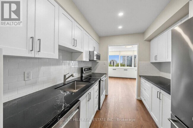 Building Photo - 561 Avenue Rd