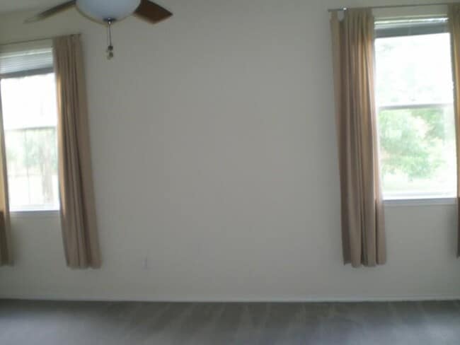 Foto del edificio - 2213 Willow Dr