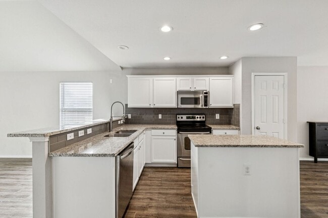 Building Photo - Desirable Cross Oak Ranch