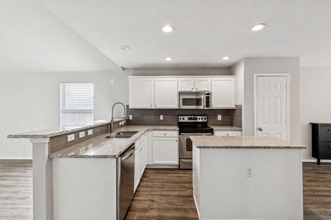 Foto del edificio - Rare 3BR Single-Family Home w/ 2-Car Garage, Fiber Internet & All Appliances – Near Little Elm Lake