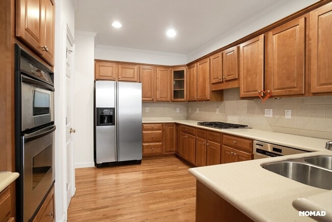 Building Photo - Luxurious 3BR Townhome in Atlanta