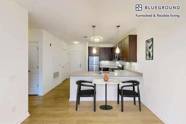 Foto del edificio - 333 Great River Rd