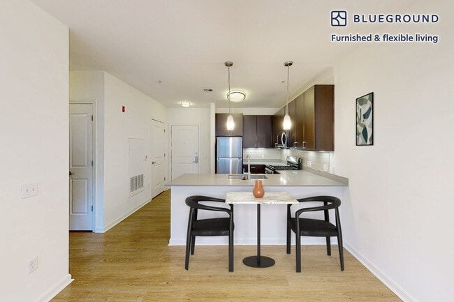 Building Photo - 333 Great River Rd