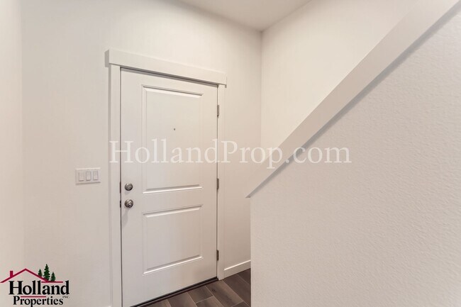 Foto del edificio - Stunning 3-Bedroom Home for Lease – Bright...