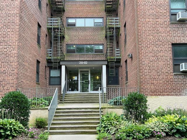 Foto principal - 211-02-211-73 73rd Ave