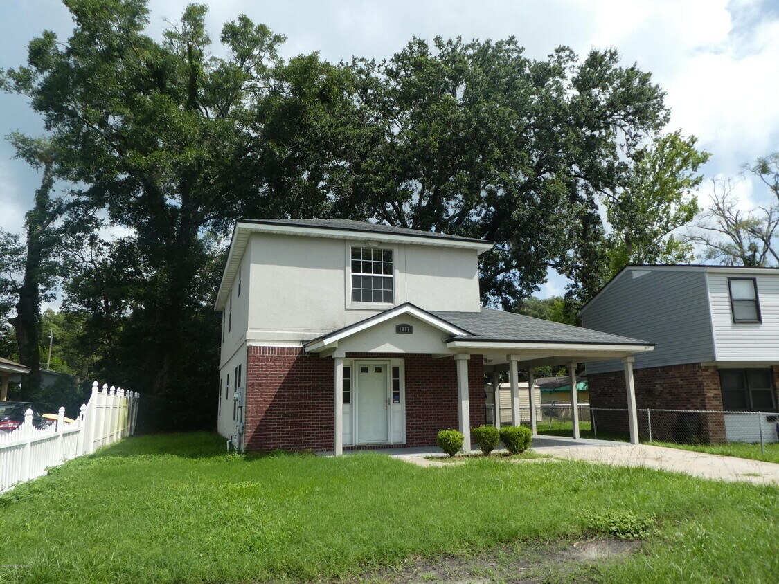 Primary Photo - 1017 Crestwood St