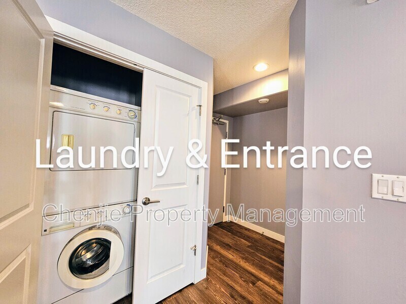 Photo principale - 10911-10998 98 St NW