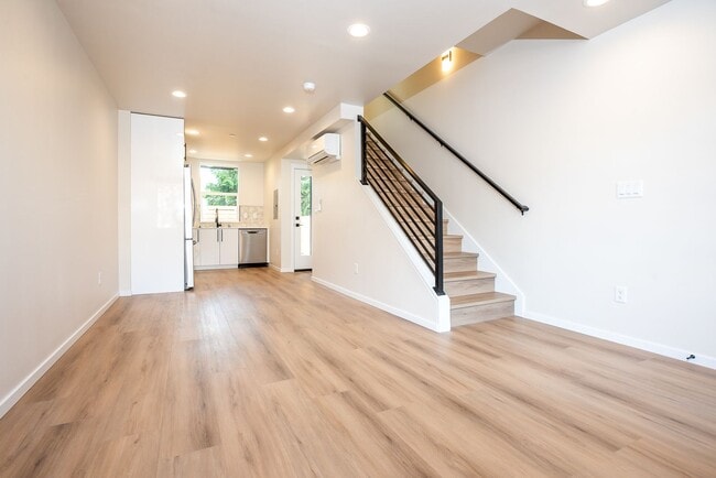 Foto del edificio - NEW CONSTRUCTION- MOVE- IN READY