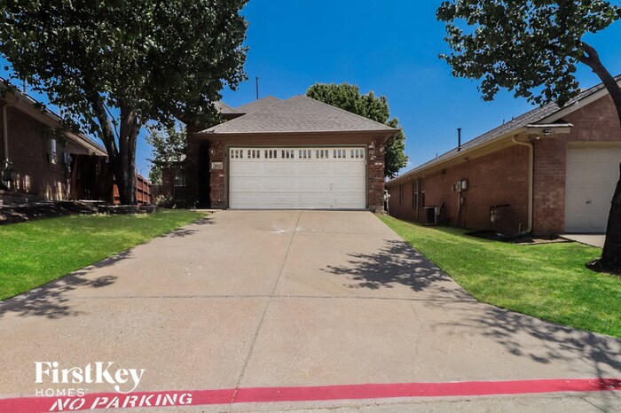 Primary Photo - 1002 Harwood Ct