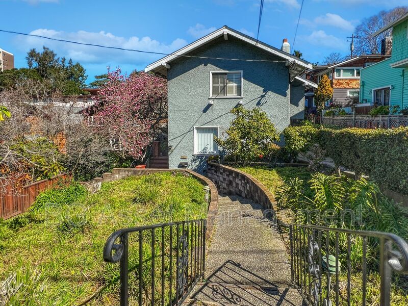 Primary Photo - 270 Monte Vista Ave