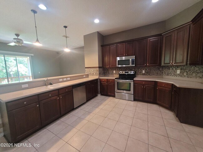 Building Photo - 680 Chestwood Chase Dr