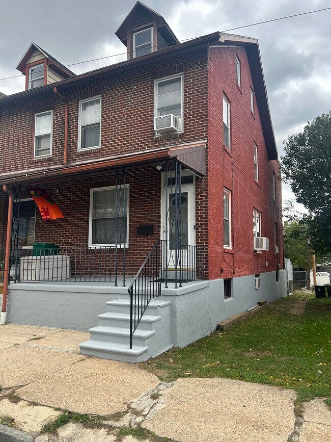 Foto del edificio - 1348 Birch St