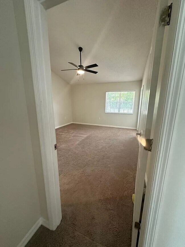 Building Photo - 36 Westbriar Ln