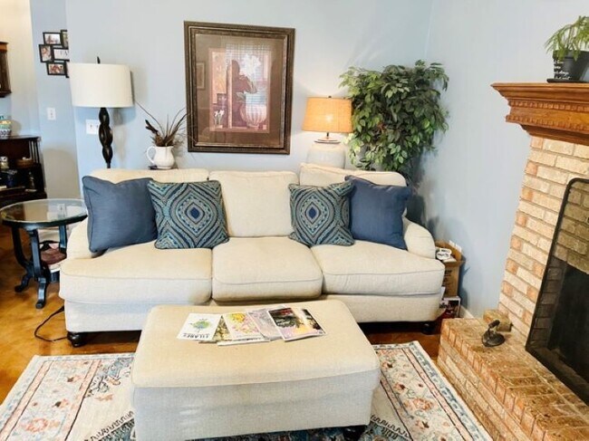 Foto del edificio - 102 Riverbend Dr