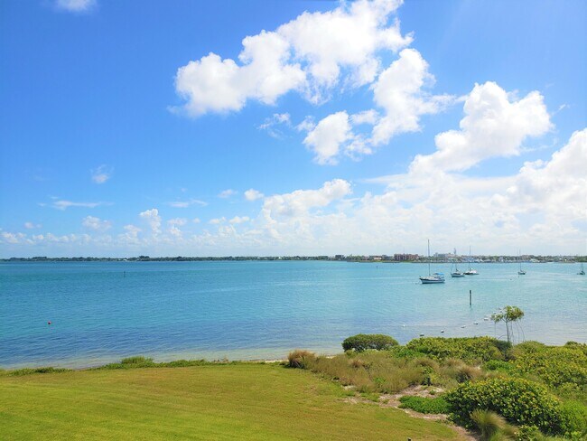 Foto del edificio - 31 Harbour Isle Dr W