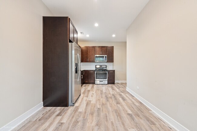Building Photo - 6450 S Ellis Ave