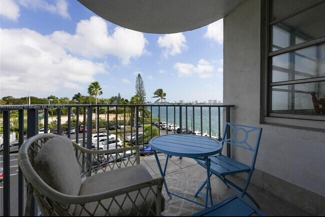 Building Photo - 11930 N Bayshore Dr