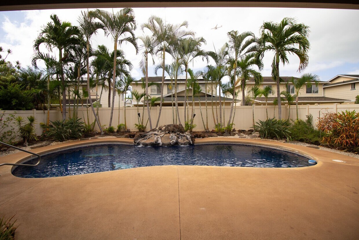 Foto principal - Stunning 4-Bedroom Home with Solar and Sal...