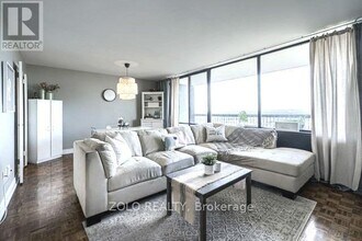 Building Photo - 135 Antibes Dr