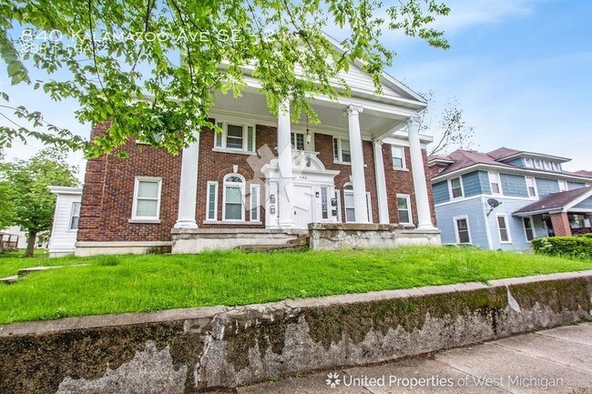 Foto del edificio - 840 Kalamazoo Ave SE