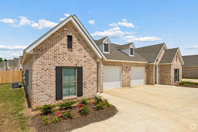 Building Photo - River Ranch