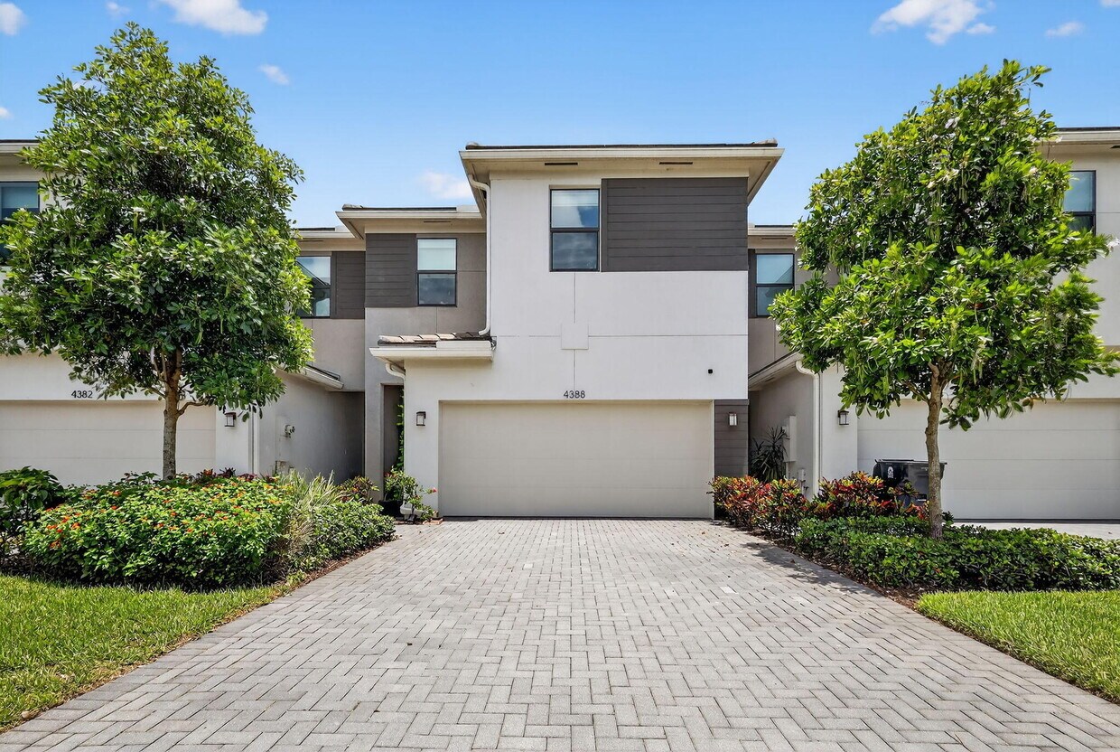 Foto principal - 4388 Serpens Ln