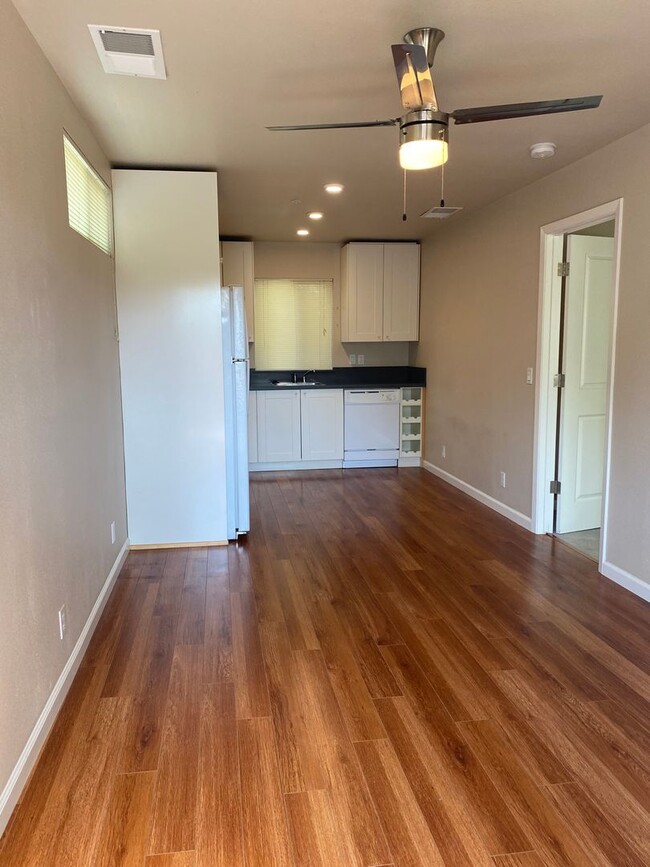 Building Photo - 1 Bedroom HOME  in Downtown Davis