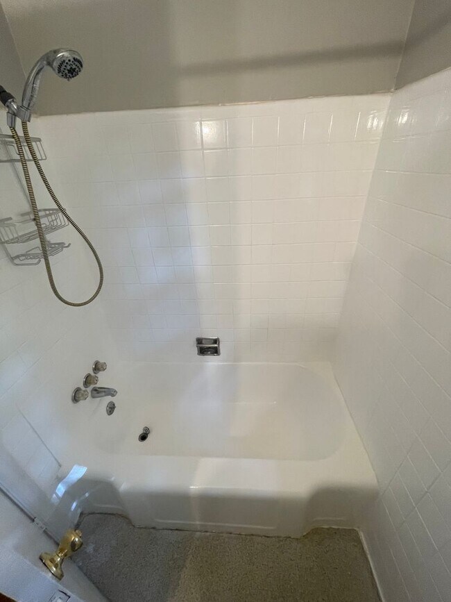 Foto del edificio - 1413 Revere Rd