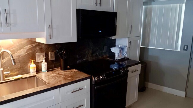 Building Photo - 4100 Galt Ocean Dr