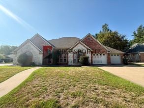 Building Photo - 1202 River Bend Dr