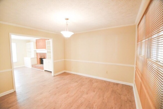 Building Photo - 2830 Park Chase Dr
