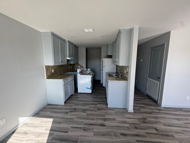 Building Photo - 21 Dunlap St