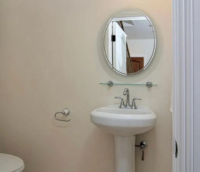 Building Photo - 2027 Beloit Ave