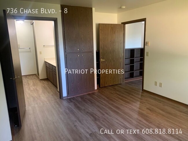 Building Photo - 1 bedroom/ 1 bath apartment in Sun Prairie...