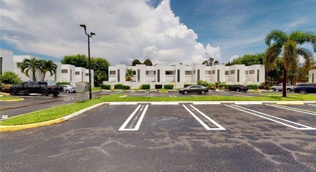 Building Photo - 5130 Elmhurst Rd