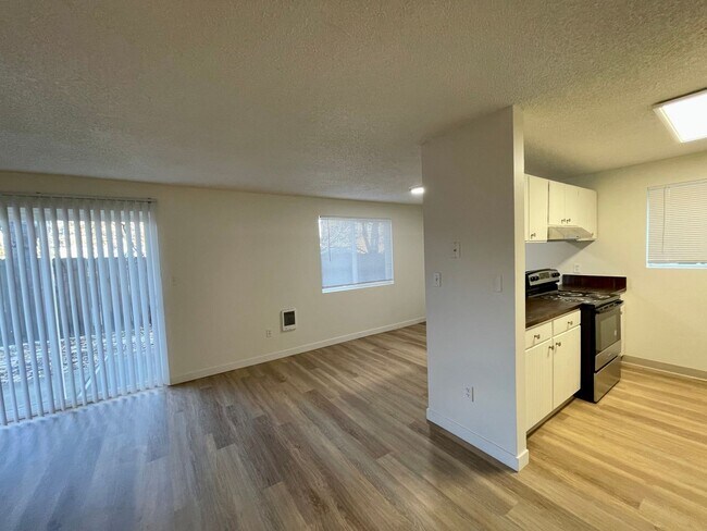 Foto del edificio - DESIRABLE MILLWOOD NEIGHBORHOOD ON TREE LI...