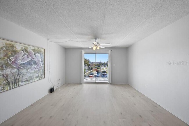 Building Photo - 464 N Paula Dr