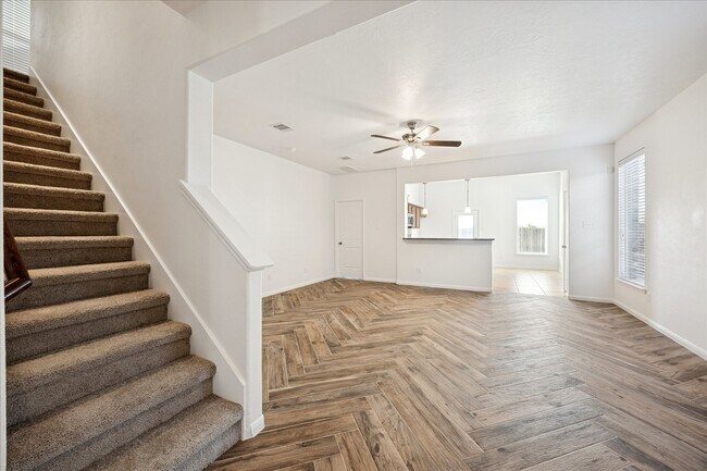 Foto del edificio - 8115 Aleppo Pine Ln