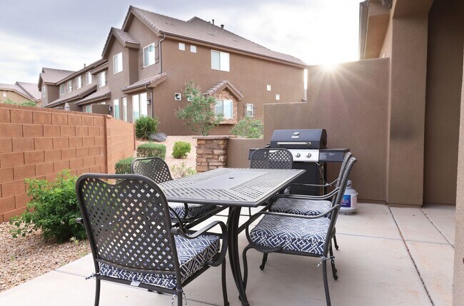 Foto del edificio - Pet Friendly 4 Bedroom Home!