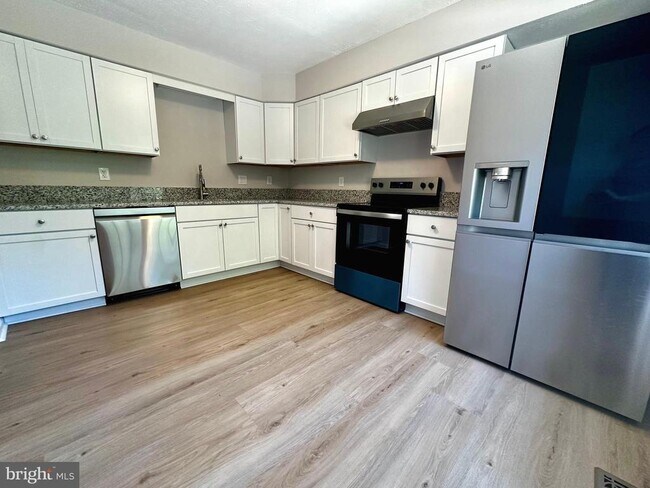 Foto del edificio - 404 Cabin Ct